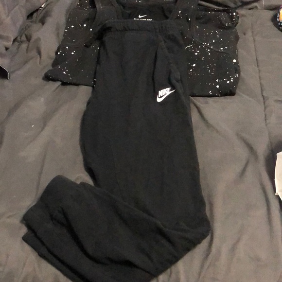 Nike muscle tank and  Nike cotton joggers - Picture 3 of 3